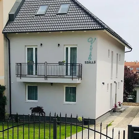 Vivien Szallo Bed & Breakfast